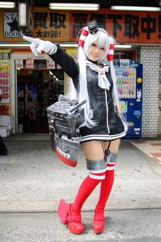 Illustration for article titled Cosplay Overruns the Streets of Osaka